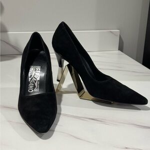 Salvatore Ferragamo black suede leather heels with white Pumps Italy 7.5 B